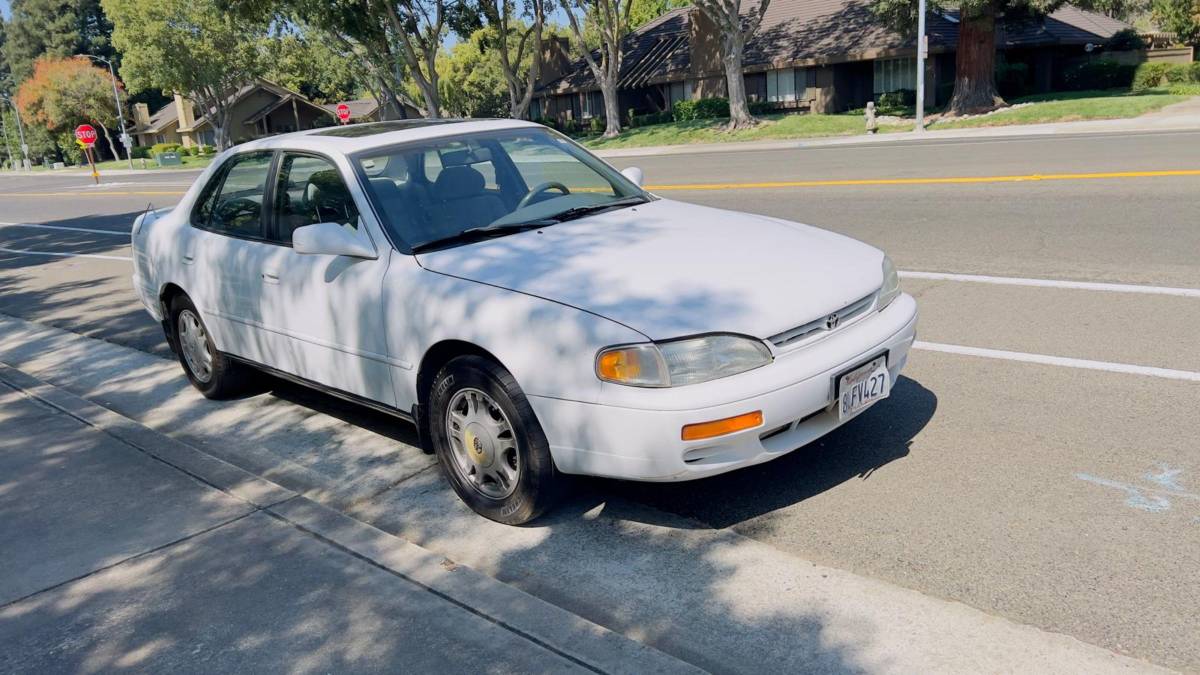 Toyota-camry-se-1996-white-2