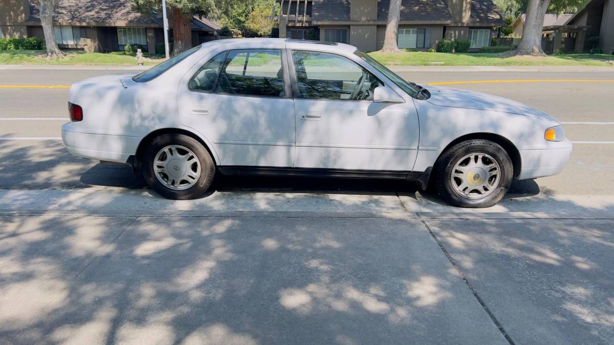 Toyota-camry-se-1996-white-4