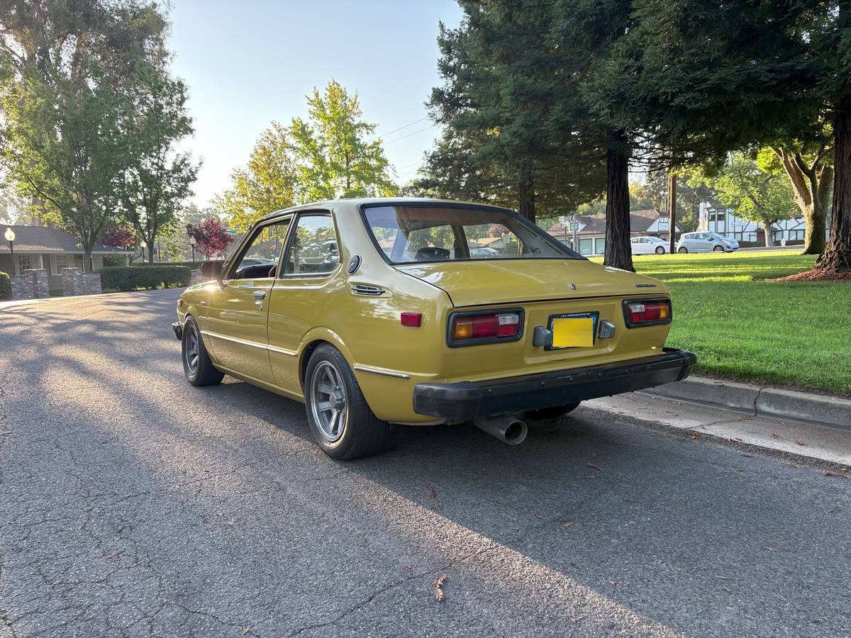 Toyota-corolla-1977-yellow-1