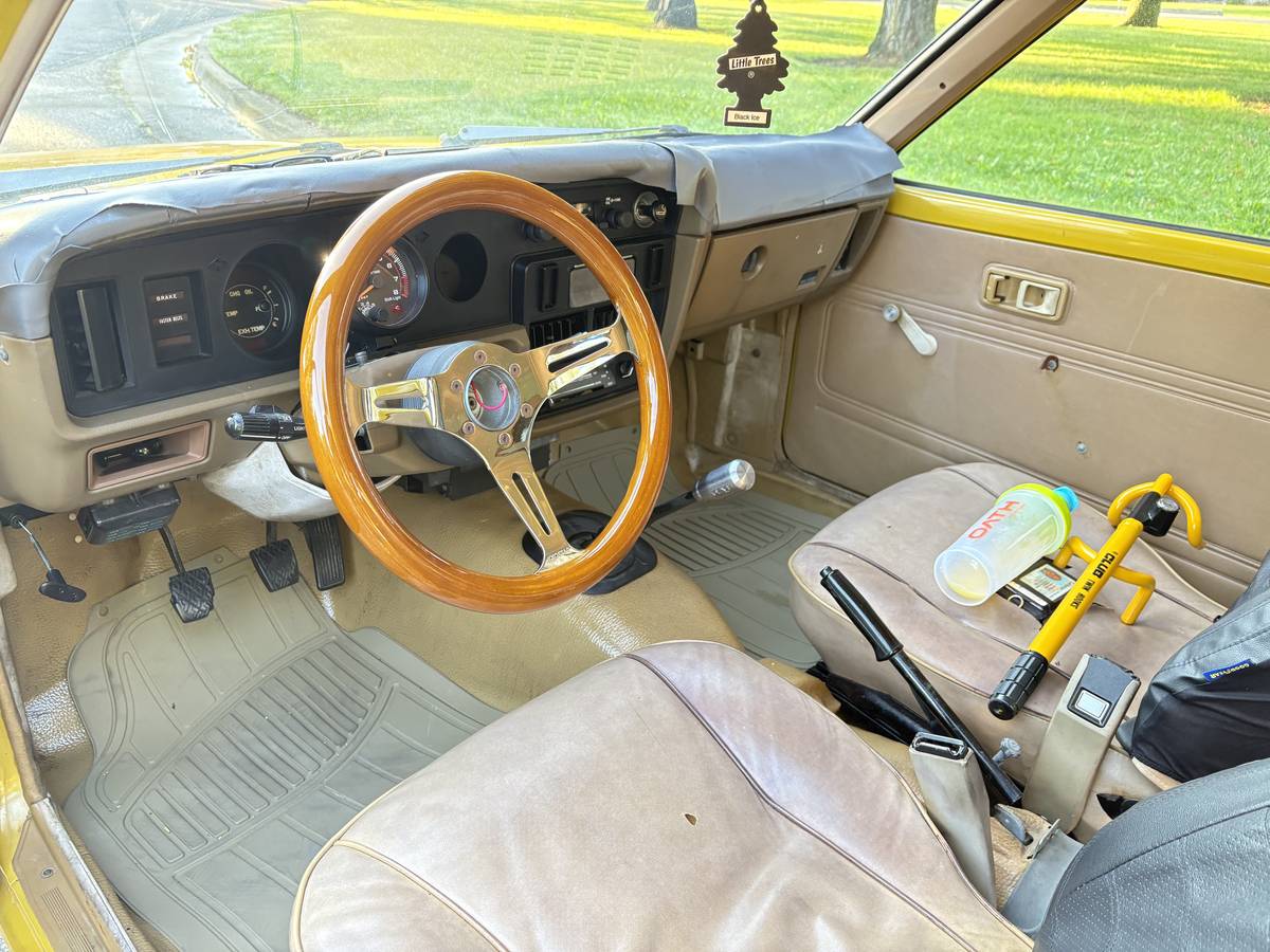 Toyota-corolla-1977-yellow-2