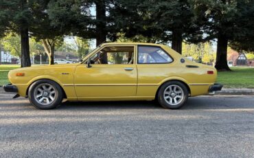 Toyota-corolla-1977-yellow