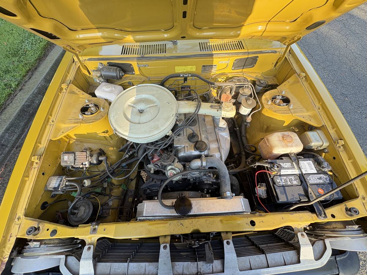 Toyota-corolla-1977-yellow-4