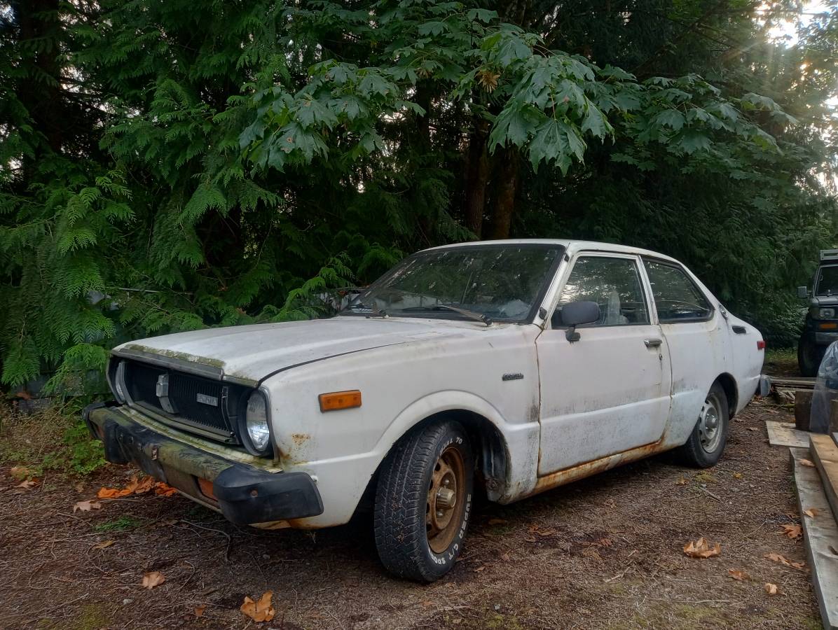 Toyota-corolla-1979-white-4