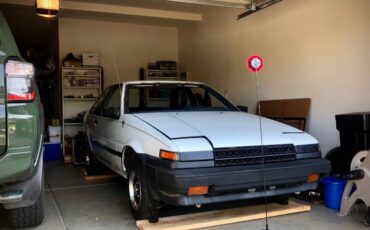 Toyota-corolla-1984-white-1