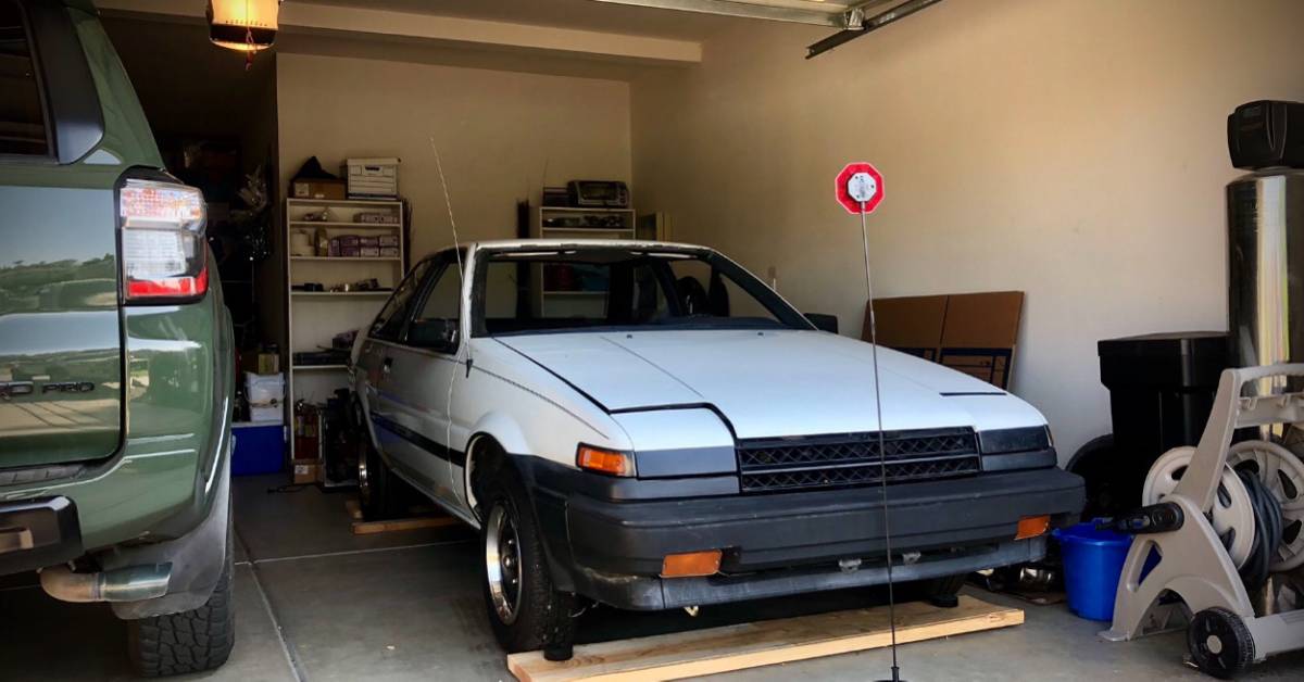 Toyota-corolla-1984-white-1