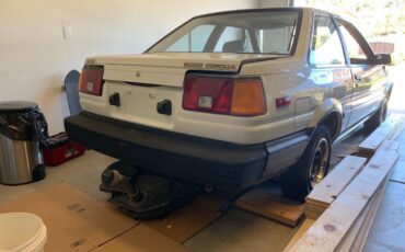 Toyota-corolla-1984-white-2