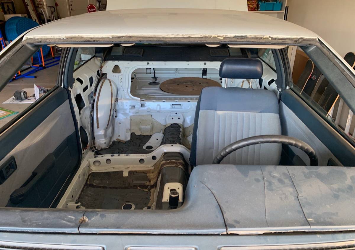 Toyota-corolla-1984-white-4