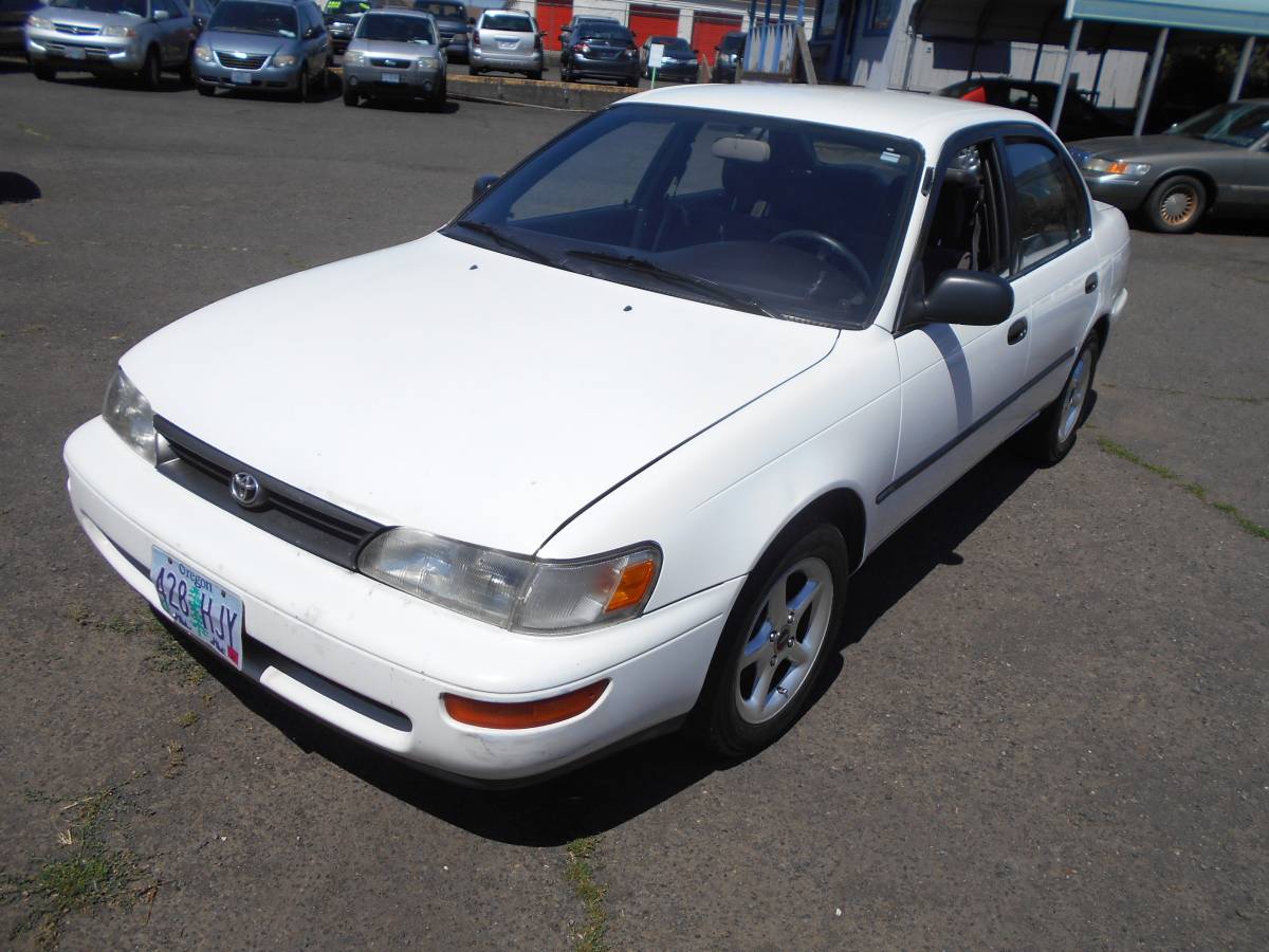 Toyota-corolla-1993-white-1