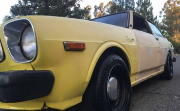 Toyota-corolla-liftback-1977-yellow-11