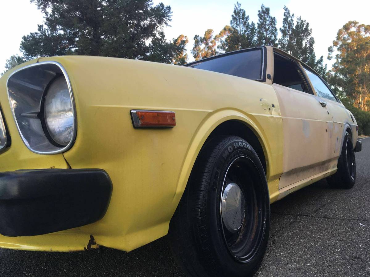 Toyota-corolla-liftback-1977-yellow-11