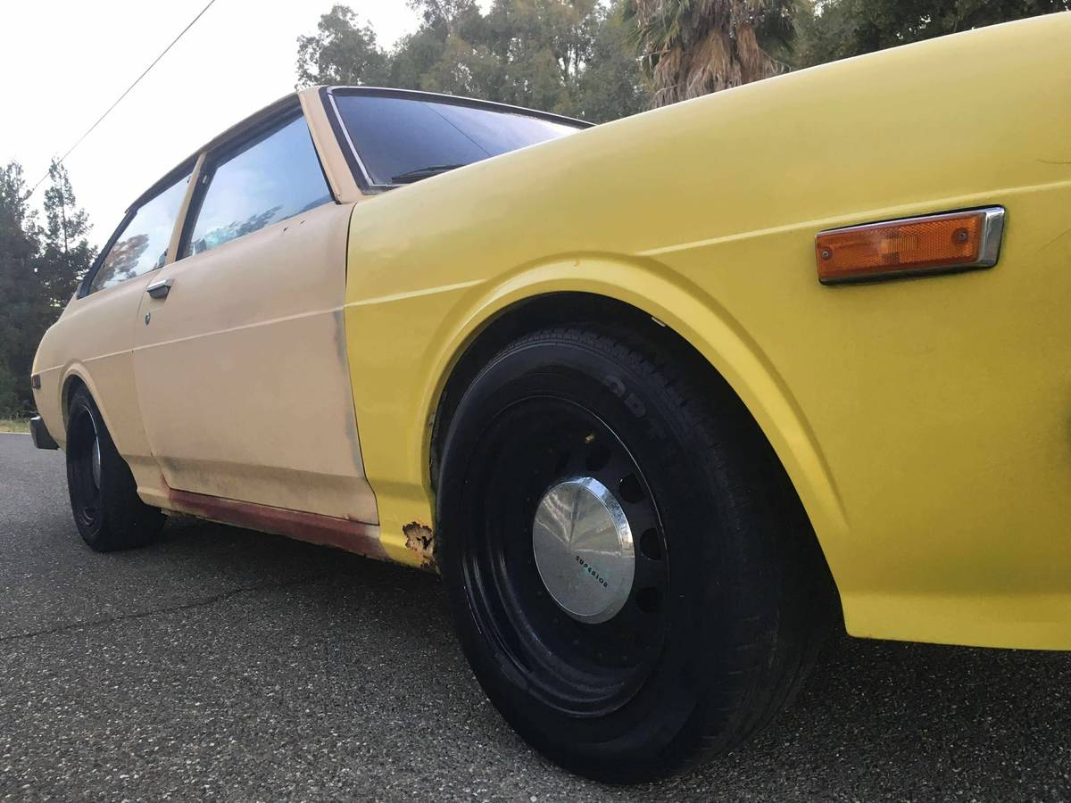 Toyota-corolla-liftback-1977-yellow-18
