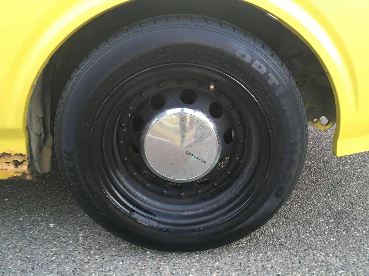 Toyota-corolla-liftback-1977-yellow-19