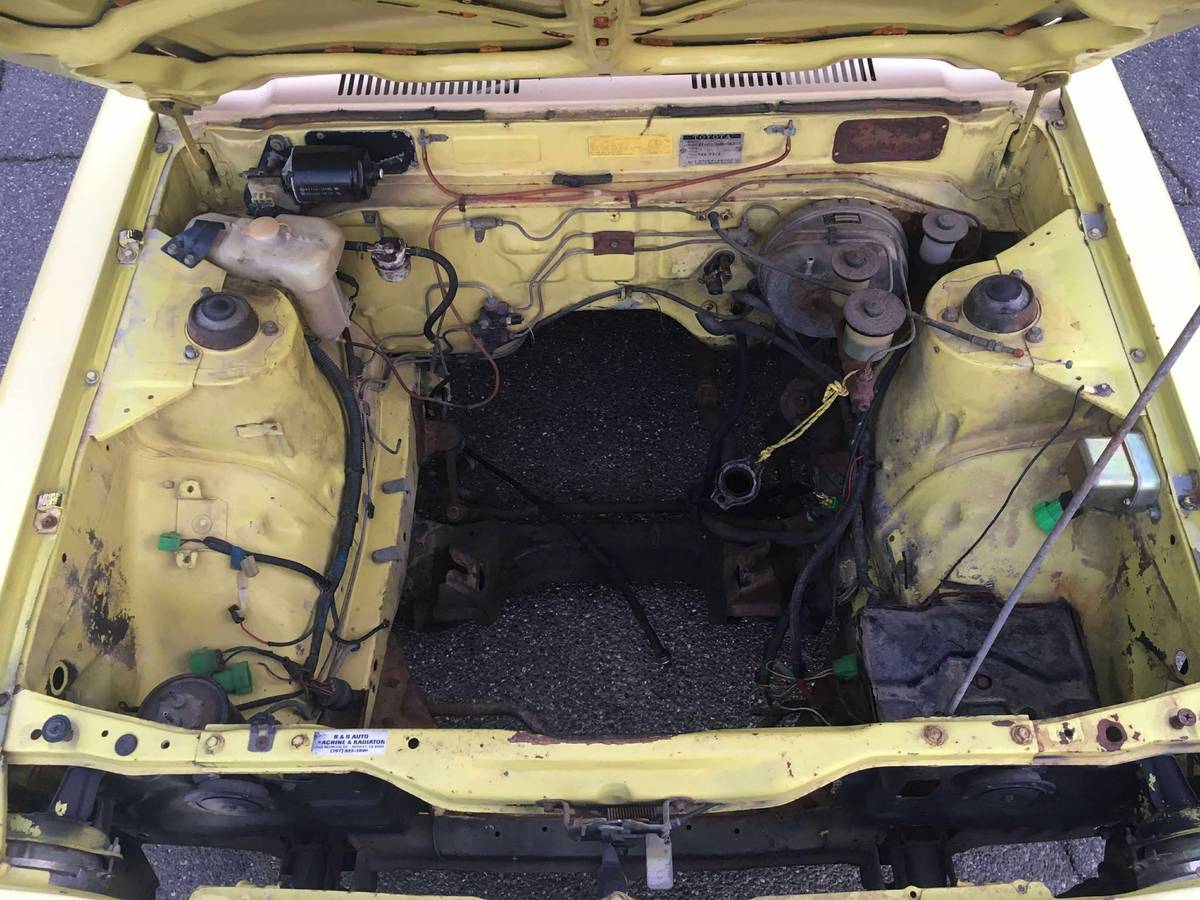 Toyota-corolla-liftback-1977-yellow-20