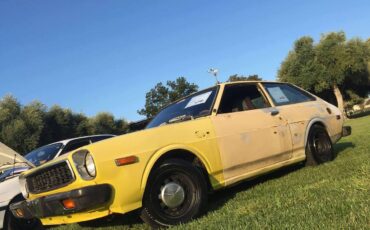 Toyota-corolla-liftback-1977-yellow