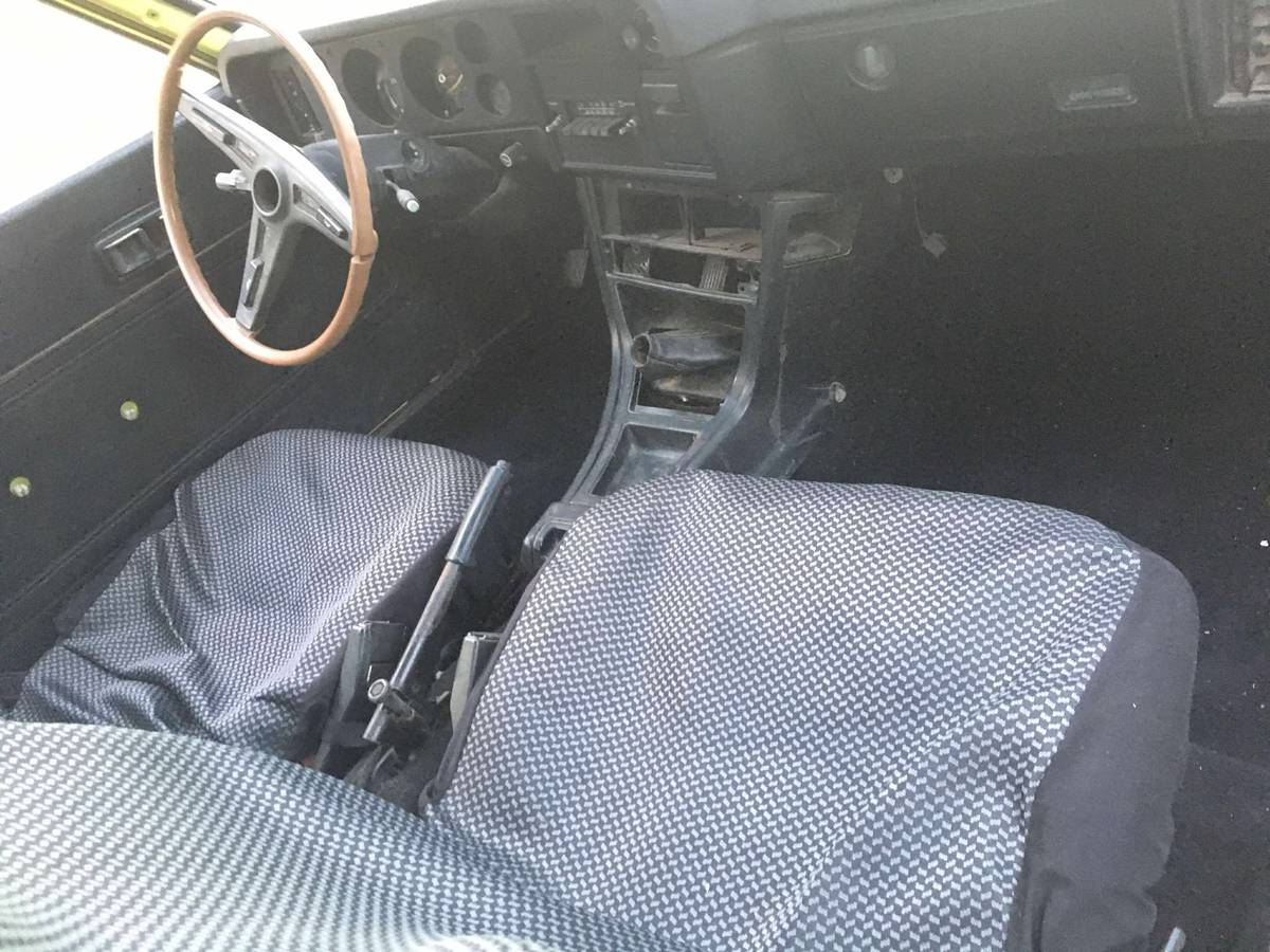 Toyota-corolla-liftback-1977-yellow-5
