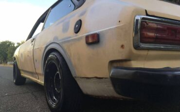 Toyota-corolla-liftback-1977-yellow-8