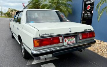 Toyota-crown-diesel-1982-white-30