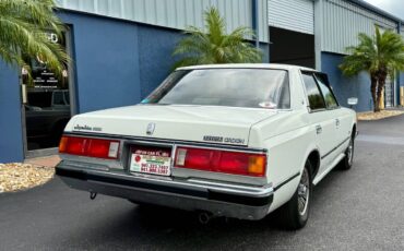 Toyota-crown-diesel-1982-white-31