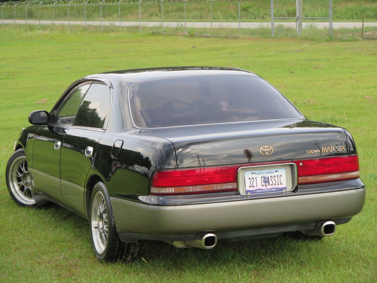 Toyota-crown-majesta-1992-black-1