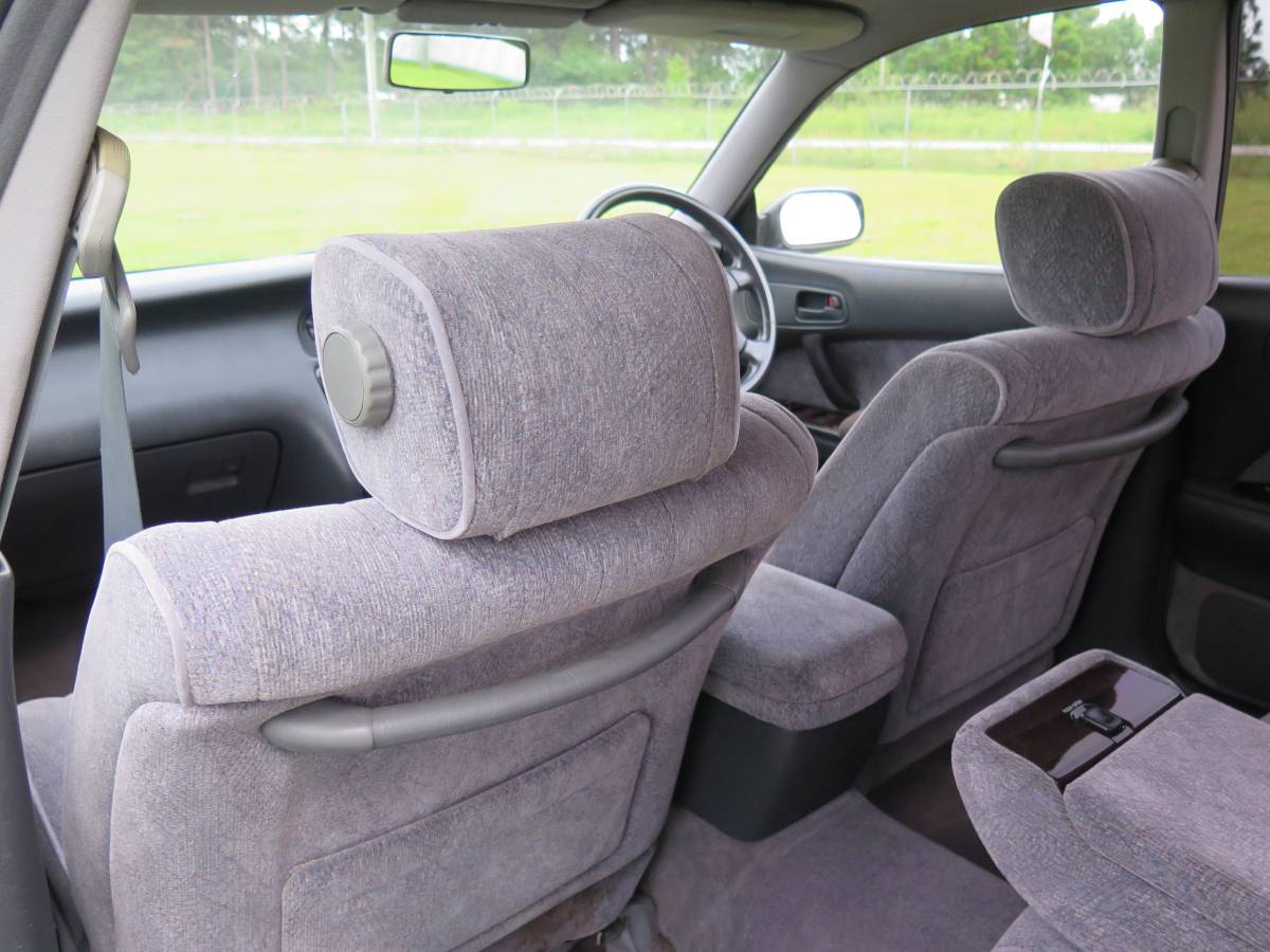 Toyota-crown-majesta-1992-black-16