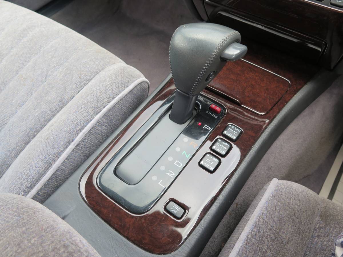 Toyota-crown-majesta-1992-black-40