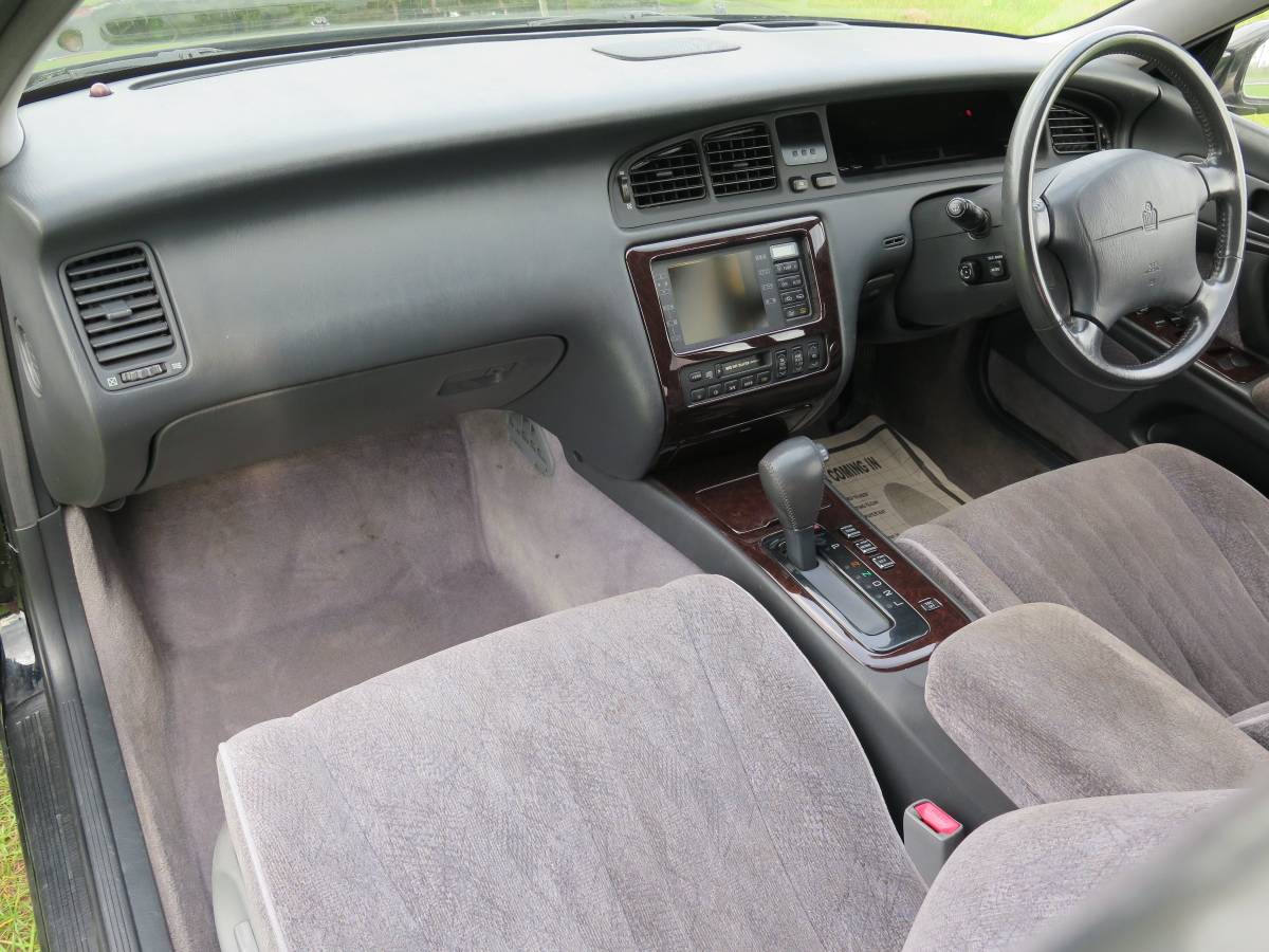 Toyota-crown-majesta-1992-black-47