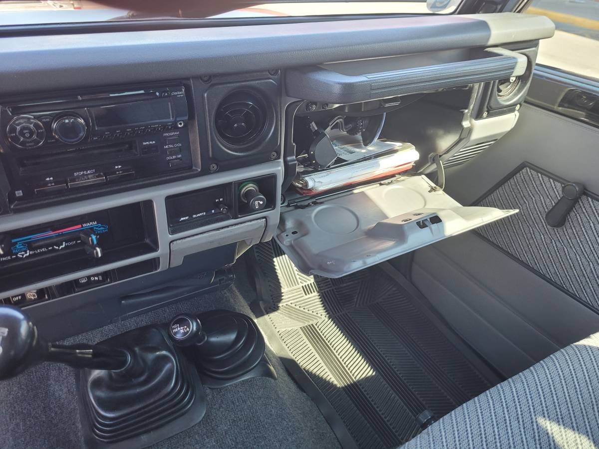 Toyota-diesel-1985-black-2