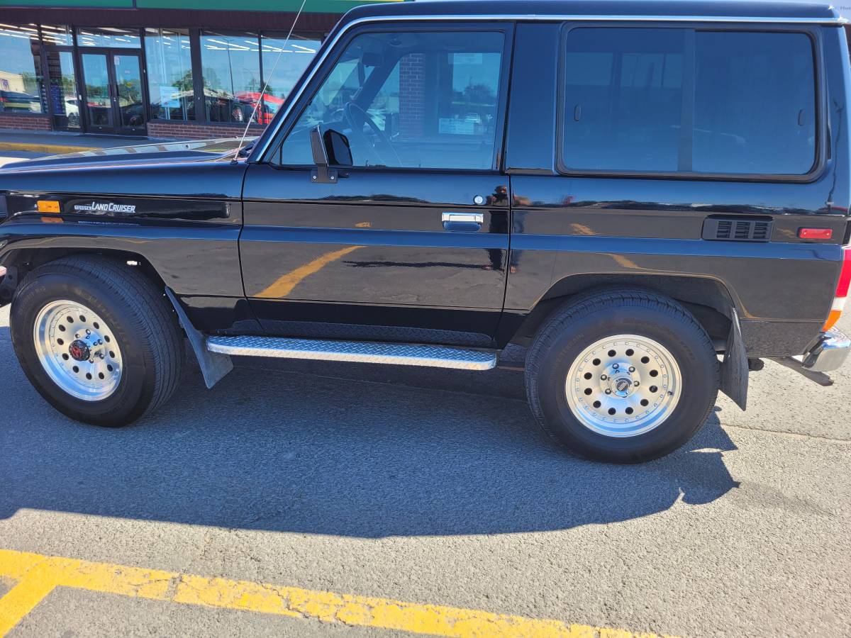 Toyota-diesel-1985-black-38