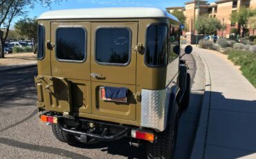 Toyota-fj40-1975-brown-1