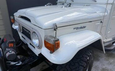 Toyota-fj40-1977-white-10