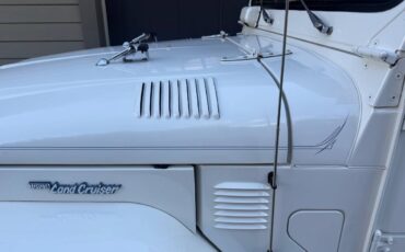 Toyota-fj40-1977-white-11