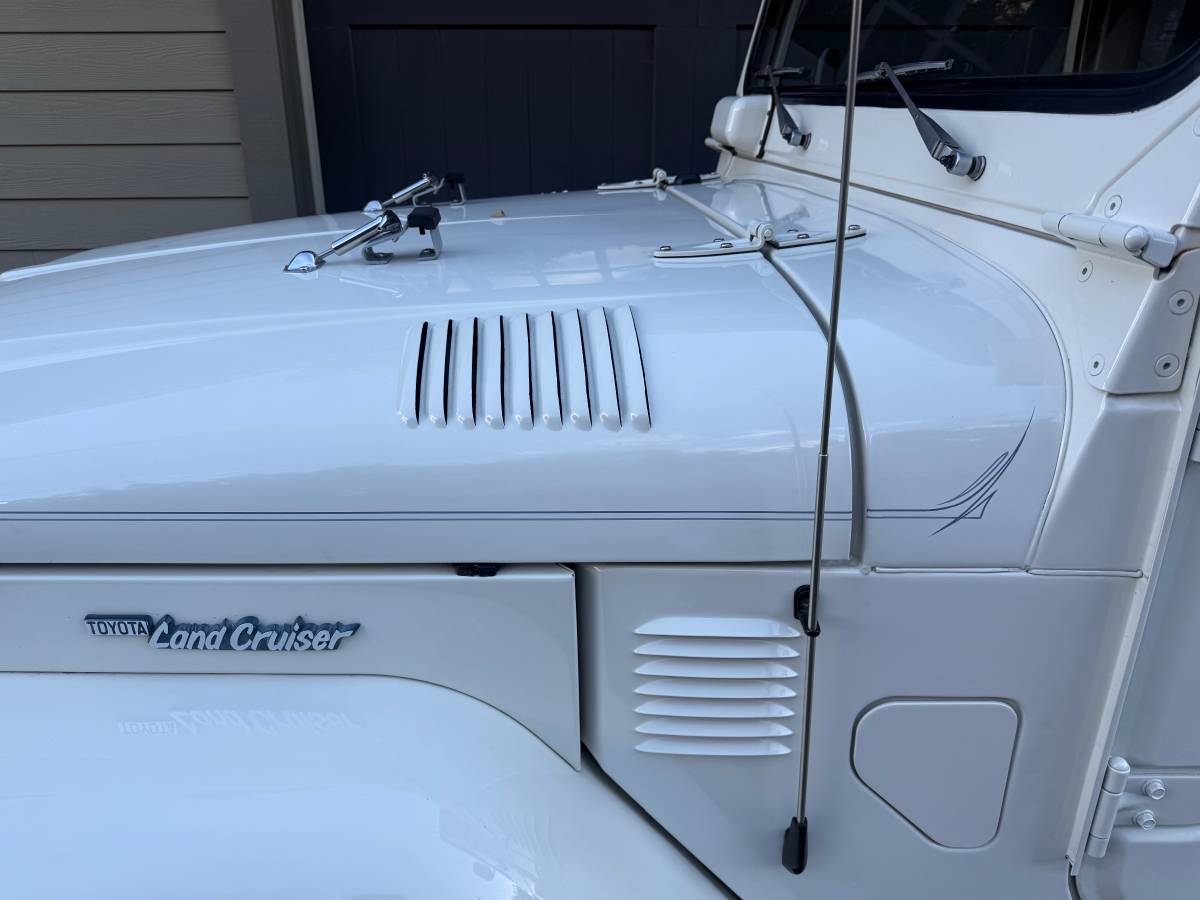 Toyota-fj40-1977-white-11