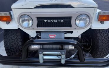Toyota-fj40-1977-white-12