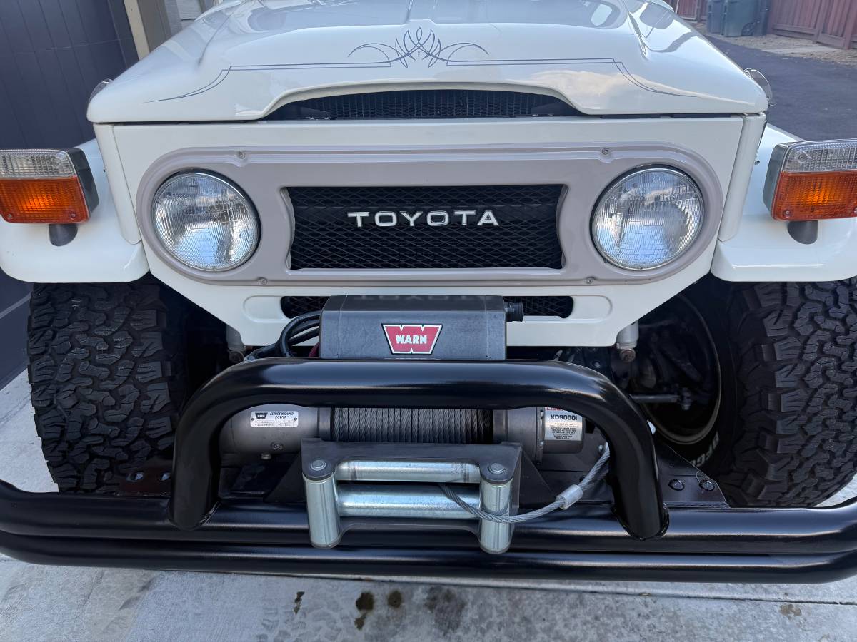 Toyota-fj40-1977-white-12