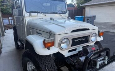Toyota-fj40-1977-white-13