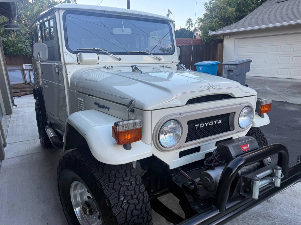 Toyota-fj40-1977-white-13