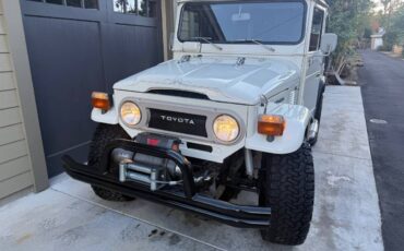 Toyota-fj40-1977-white-15