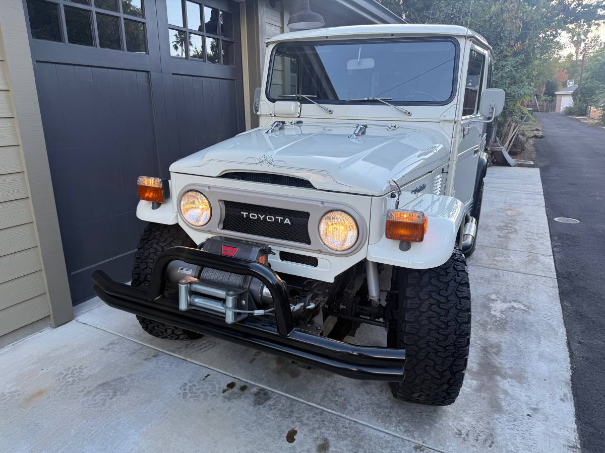 Toyota-fj40-1977-white-15