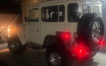 Toyota-fj40-1977-white-16