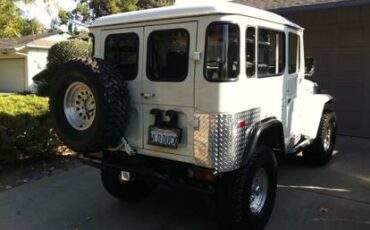 Toyota-fj40-1977-white-2