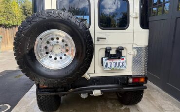 Toyota-fj40-1977-white-3