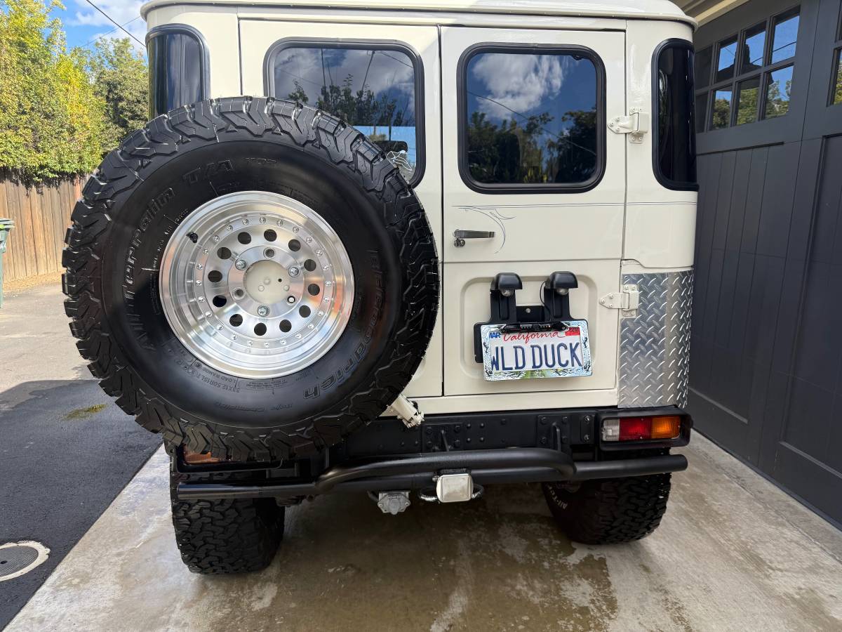 Toyota-fj40-1977-white-3