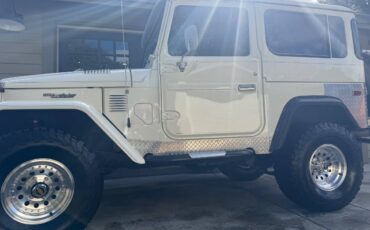 Toyota-fj40-1977-white-5