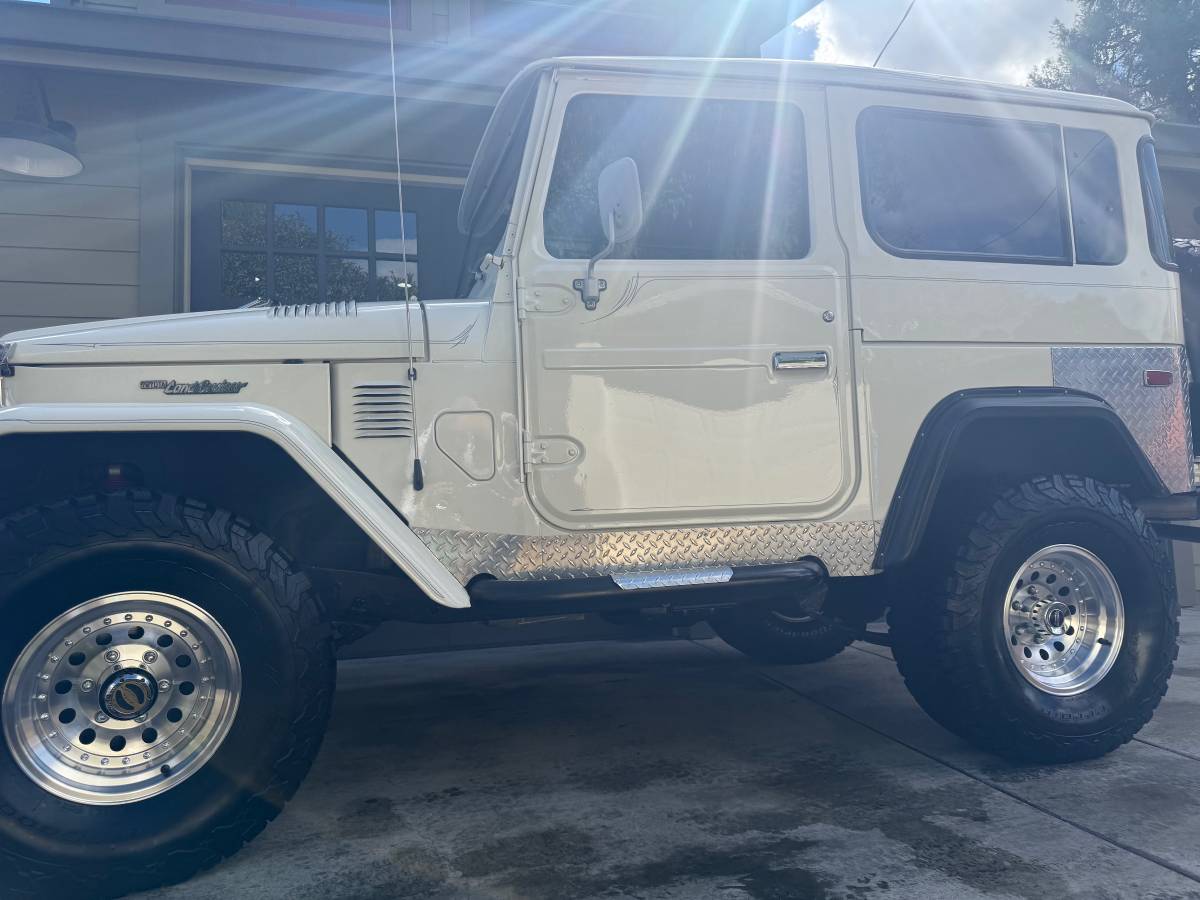 Toyota-fj40-1977-white-5