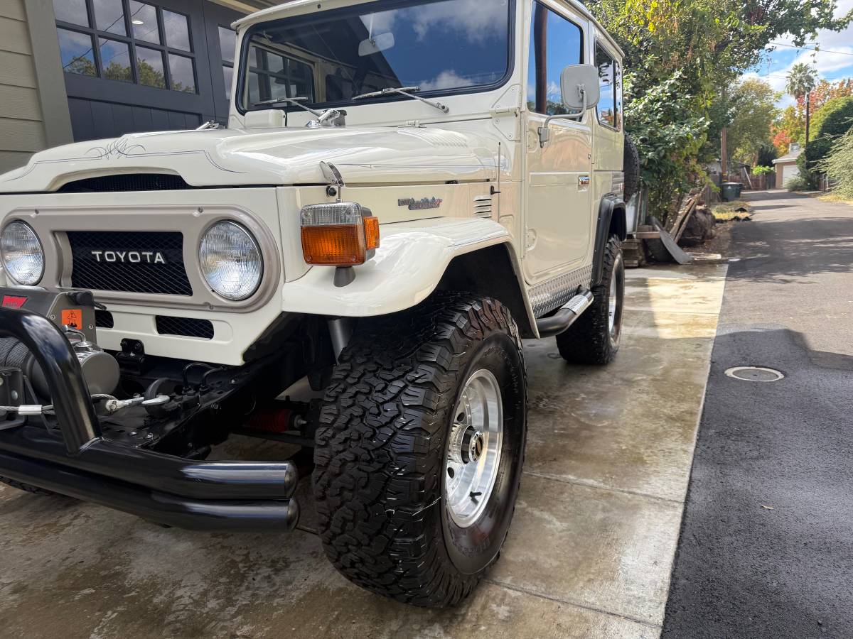 Toyota-fj40-1977-white-6