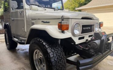 Toyota-fj40-1977-white-7