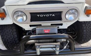 Toyota-fj40-1977-white-8