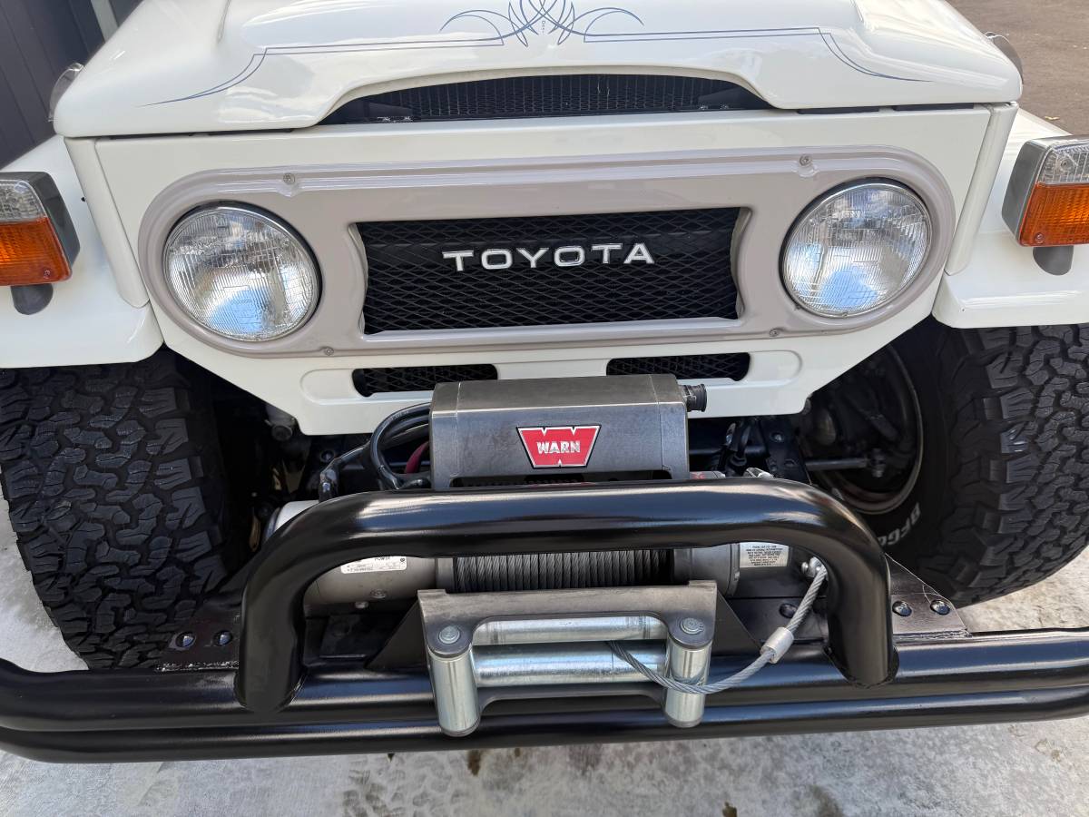 Toyota-fj40-1977-white-8