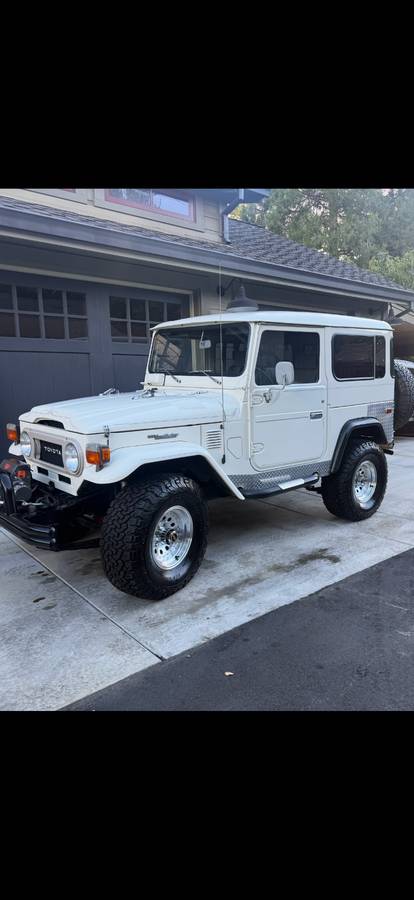 Toyota-fj40-1977-white