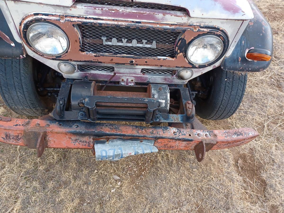 Toyota-fj40-land-cruiser-1970-grey-1